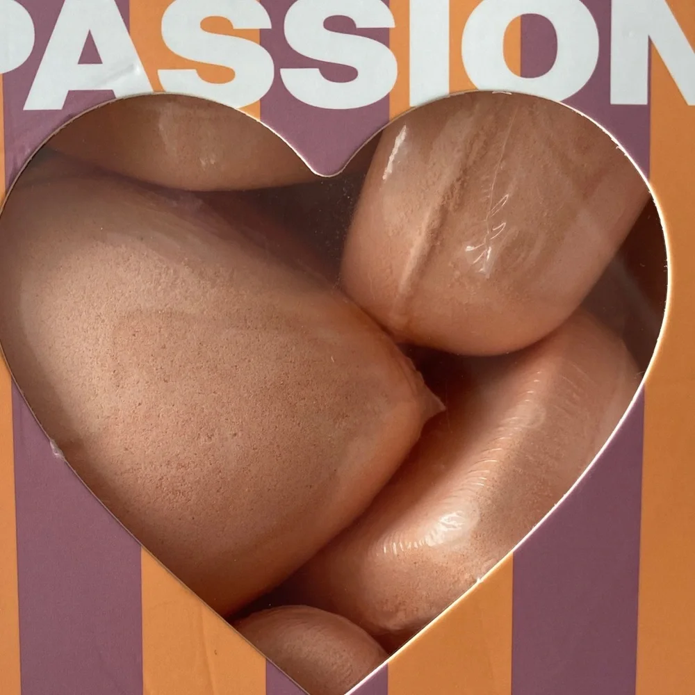 Asquith & Somerset Passion Peach Scented Shower Steamers - Heart Shaped